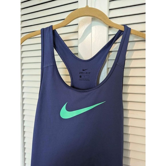 Nike Swoosh Graphic Tank Top Women's Size Medium - Picture 2 of 3